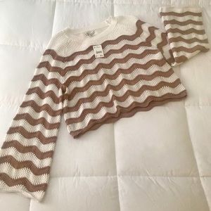 NWT Versona cropped sweater with flared arms. Size medium